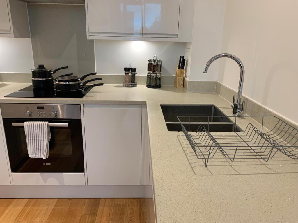Modern 2 Bed 2 Bath Apartment In Central Croydon! Esterno foto