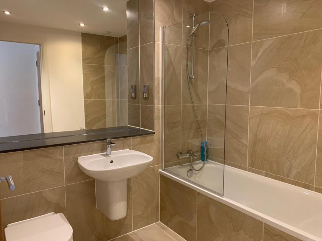 Modern 2 Bed 2 Bath Apartment In Central Croydon! Esterno foto